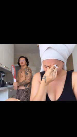 Dáša Šárközyová Instagram - Nas zivot v jednej minute😂❤️..#poruchovci #crazy #couple #goals