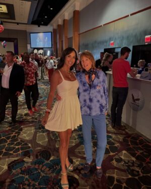 Debbe Dunning Instagram - So Happy to be back in Buffalo 
A toast that touched me so much tonight was when Jim raised his glass to remember the ones we’ve lost in this past year and I started to think about it and I don’t think I’ve lost as many people in one year as I have this past year😞…. so if you’re thinking about somebody, you may have lost, please hold up your glass & toast to  the life that they led #godbless this is not a dress rehearsal!! Love your life!! If you don’t then make the change 
Life’s too short to waste time … we are truly so fortunate 💥