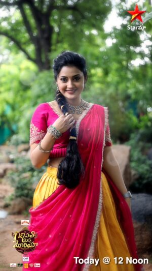 Debjani Modak Instagram - Satya dazzles like never before, radiating beauty and grace this festive season! ✨🌟 Celebrate with us and enjoy the elegance and charm she brings to the Ganpati Bappa Morya festivities. 🌺🎉
#GanpatiBappaMorya #StarMaa