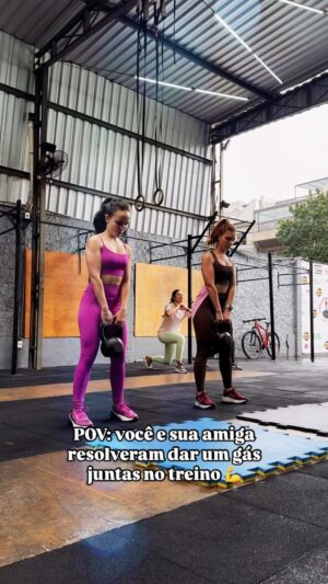 Débora Ozório Instagram - E aí, já incentivou a sua amiga a malhar hoje? 💪💕