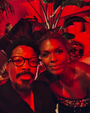 Deborah Joy Winans Instagram - Birthday week was BOMB!!!! Spent time with my most nearest and dearest🥰🥰🥰🥰 Praise God for the family He’s given me!!!! I LOVE these people! Cheers to all the great things God continually places in my life! Cheers to Gods love and protection and provision that are oh so abundant in my life. Cheers to #ChoosingJoy 💜 Cheers to 41🥳💜