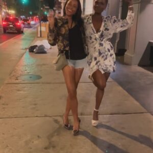Deborah Joy Winans Instagram - Birthday week was BOMB!!!! Spent time with my most nearest and dearest🥰🥰🥰🥰 Praise God for the family He’s given me!!!! I LOVE these people! Cheers to all the great things God continually places in my life! Cheers to Gods love and protection and provision that are oh so abundant in my life. Cheers to #ChoosingJoy 💜 Cheers to 41🥳💜