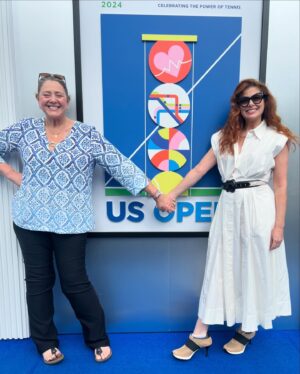 Debra Messing Instagram - The last few days has been a balm to my soul. Spending time with my beloveds, from all over the world, has momentarily lightened my heart, and I am so grateful.

@camrynmanheim and I went to the @usopen and watched the Men’s Semifinals -Sinner vs Draper. It was extraordinary. Thank you @dobeltequila for having us and getting me drunk in the middle of the afternoon.😂Cam and I always laugh together, but we were maybe, a little bit giddier than usual!

@seanhayes (my brother from another mother) and his better half, sorry Seanie, @scotticenogle were like a cozy warm blanket. We had the yummies dinner and as always it felt like we saw each other last week, even though they live in LA.

And @robertvetica, My first and forever hair stylist who is my family, and lives in Italy. Brunch and heart talk. He always makes me remember to live in the moment and to live in gratitude. 

Thank you, dear ones, for loving me. All of me. 

#rideordie #friendsforever #luckyme #bringingthelight #camrynmanheim #seanhayes #robertvetica