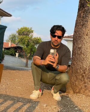 Defne Kayalar Instagram - İnternete söyleyin, ormandan geri döndüm, telefonum çekiyor 🌲