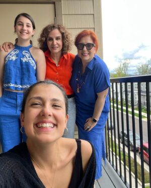Demet Tuncer Instagram - Girls tea time the Turkish style!! Brace yourselves!!
We start at 2:00 cause we talk till 7:00 🙈
Hoppaaaa!!!!
