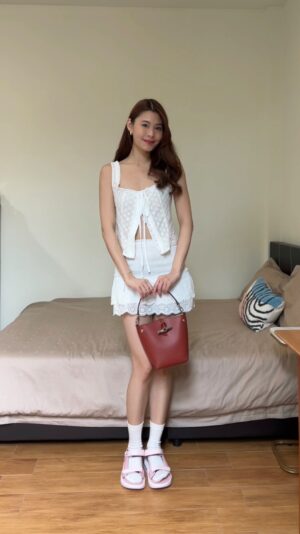 Denise Camillia Tan Instagram - Today’s look is ✨ very demure, very cutesy ✨ Fitflop x Song Hye Kyo collection is so comfy and lightweight, it got me walking on cloud nine ☁ 

Also love how versatile it is, I can dress it up or down for any occasion! 🤍

@fitflopsingapore
#fitflop #fitflopsg #FITFLOPXSongHyeKyo #SmartMoves