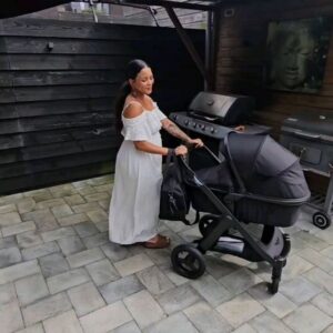 Denise Kielholtz Instagram - Sometimes I can't believe that soon there will be four of us ...

It won't be long before you'll be lying here in this stroller, Thanks to @slee_world you will ride like a little king 🥰 ...

H.R.G we are waiting for you 💙...