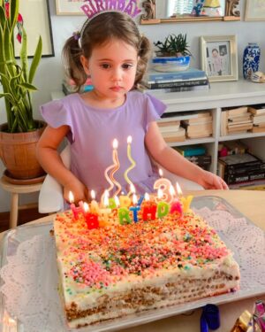 Derya Baykal Instagram - Peracığım iyi ki doğdun iyi ki varsın... Kalbi güzel canımm...🙏🧿❤️🎉🎂👏🥰
#peraöget  @ferhansensoy @cemoget 
Evlilik yıldönümünüz kutlu olsun hep mutlu olun🎉🙏👏👏👏👏👏🧿🧿❤️❤️#pera3yaşında