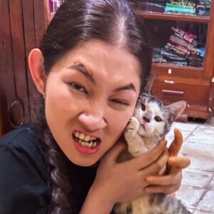 Devina Aureel Instagram - Batik dan Kocheng ternyata kombinasi yang bagus

Lokasi: Batik Mahkota Laweyan