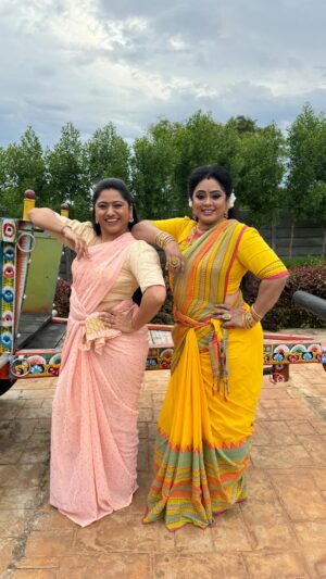 Devipriya Instagram - Dancing with my favorite @devipriya23_official akka🥰❤️ She’s been a special person since day one of my career, she encourages me so much in everything i do🎬❤️💃and I adore her so much🤌❤️Words can’t express the love and gratitude I have for her✨❤️Thank you, akka, for loving me so abundantly. Your energy and sweetness lift me up every time😍Loads of love to you❤️ 

Adding more happiness as we are together acting in #gauriserial #kalaingartv ❤️

@iamsandy_off Anna dancing for choreography gives us a lot of happiness and energy 

🎥 @muthudeena Anna❤️🔥

#miniki #dancereels #trending #tamilserial