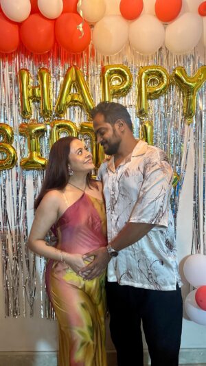 Devoleena Bhattacharjee Instagram - B.E.A.U.T.I.F.U.L 🥰❤️🤗🧿

@wellingpooja  you asked for it 😂😂 @purohitbhavini you are used to it now 😍🤣

#aboutlastnight #birthdayparty #family #friends #positivevibes #soontobeparents #mytribe #gratitude #2024