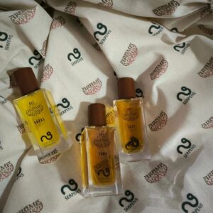 Dewi Lestari Instagram - Seperti disebut sebelumnya, @serpens.parfumerie akan merilis koleksi OST (Our Scent Track) perdananya sebagai interpretasi dan pengiring membaca sebuah karya literatur.

Setelah meminta ijin dan berdiskusi dengan @deelestari, seri pertama kami adalah OST dari Aroma Karsa sebagai karya penting tentang dunia aroma. 

Seri ini hanya akan dirilis dalam periode waktu terbatas, sampai dengan akhir tahun 2024, atau ketika stok yang kami miliki sudah habis, tergantung yang mana yang lebih cepat tercapai.

Produksi dilakukan dalam micro-batch, dengan setiap batch nya tersedia dalam jumlah tidak banyak.  Siapa cepat, dia dapat.

Tunggu info selanjutnya mengenai setiap EDP yang tersedia dalam seri ini, beserta cerita dan irama aromanya.

#perfume #parfumerie #serpens #jakartaartisan #jakarta #unfiltered #raw #scentrack #ost #aromakarsa #parfumindonesia #parfumlokal
