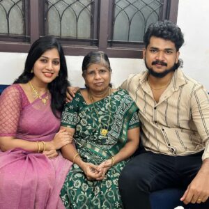 Dhanalakshmi Saminathan Instagram - FAMILY 💕🫶🏻✨😘

Location: @onderoofrestaurant_chennai 

{30thanniversary, family, love, happyus}

#30thanniversary #inlaws #athaimama #love #family #happyus #featured #explore #explorepage #couple #couplesgoals #chennai #dhanasaminathan #rathuvj #murasu