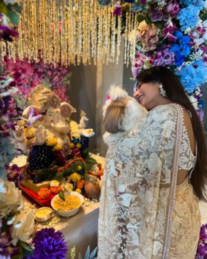 Dhanashree Verma Instagram - Ganpati Bappa Morya 🩷✨🙏🏻 
Love and blessings always 

Outfit: @theroyaleum
@vblitzcommunications 
Jewellery: @azotiique