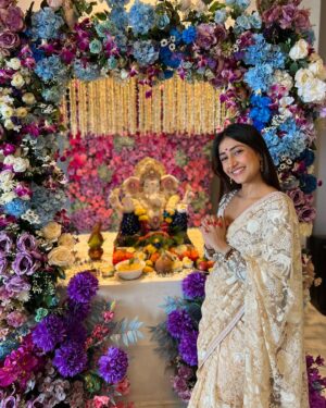 Dhanashree Verma Instagram - Ganpati Bappa Morya 🩷✨🙏🏻 
Love and blessings always 

Outfit: @theroyaleum
@vblitzcommunications 
Jewellery: @azotiique