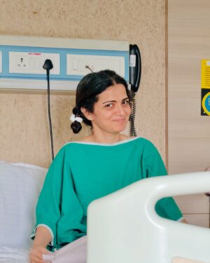 Dhivyadharshini Instagram - Long post alert 
Last 3 months have been trying times for me. 2 months ago I had a major surgery for my knee, yes I have done total knee replacement surgery, this is my 4th surgery is past 10 years on my right knee. Wishing and hoping and praying that this the final surgery for my right knee. By far it’s been a very painful recovery but with improvement. I’m working very hard on myself and my knee. After 2 months of surgery I’m putting up this post for people who loved me onscreen, and have always supported me and empathised with my pain. I’m still in wonder thinking what I’ve done to gain this unconditional love from all of you. And for the people who prayed for me all these years and who supported me at work I want to say a big THANK YOU from the bottom of my heart. It kept me going through my dark days. And I’ve always told myself not to let this pain make me a bitter person and your love aided me in doing that. Now that there is light, I promise to come back stronger (which I already am). 

Most importantly I want to thank my doctors, Dr.Suriyanarayanan sir, Dr.Clement sir, Dr.Ashok sir @sims_hospitals who performed these knee surgeries on me and who took care of me like their own. Also Dr. Suresh and Dr.Madhavan from other departments of Sims hospital. Dr. Raneesh, thank you for always helping me and many thanks to Dr. Amar Agarwal sir (eye hospital) who introduced me to Dr. Clement where it all started. I specially have to thank Dr. Karthik Anjeeneyan, who’s been my support system. Spl mention to SIMS hospital staff Prema ma’am, Dwaraka ji and many who took care of me so well (not a paid mention). 
Big thanks to my family and friends who were by my side (you know who you are)

Lastly, if you ever see me anywhere walking, and if you’re one of those who wished me well during these tough 10 years please come to me and say hi, I would like to count my blessings.

I’m getting stronger, will see you all soon 
New knee New me. 

Love 
DD Neelakandan ❤️🧿