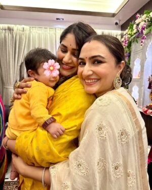 Dhrriti Saharan Reddy Instagram - Beautiful Janmashtami Celebration at @iampratibhasingh and Amit’s Beautiful Home ♥️
Soul Filling Music , Beautiful Souls & Kanha ji under one roof 🌸♥️
Reunited with some old friends & made some new 🌹
A night to remember 🤌🏻
.
[ Janmashtami , Beautiful Night , Traditional , Soulful Music ]
