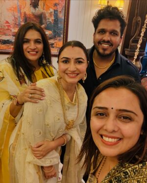 Dhrriti Saharan Reddy Instagram - Beautiful Janmashtami Celebration at @iampratibhasingh and Amit’s Beautiful Home ♥️
Soul Filling Music , Beautiful Souls & Kanha ji under one roof 🌸♥️
Reunited with some old friends & made some new 🌹
A night to remember 🤌🏻
.
[ Janmashtami , Beautiful Night , Traditional , Soulful Music ]