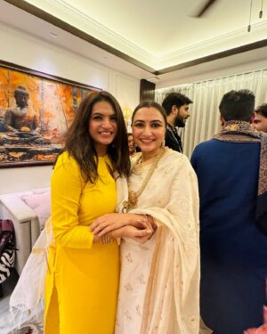 Dhrriti Saharan Reddy Instagram - Beautiful Janmashtami Celebration at @iampratibhasingh and Amit’s Beautiful Home ♥️
Soul Filling Music , Beautiful Souls & Kanha ji under one roof 🌸♥️
Reunited with some old friends & made some new 🌹
A night to remember 🤌🏻
.
[ Janmashtami , Beautiful Night , Traditional , Soulful Music ]