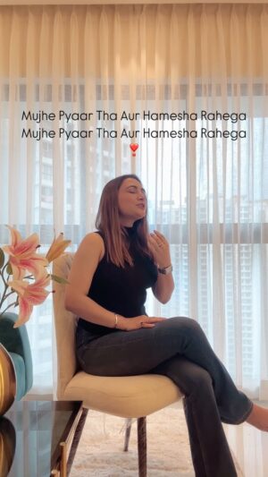 Dhrriti Saharan Reddy Instagram - Pyaar Hamesha Rahega !!! Suna ya nahi ?
Beautifully Written by @dhrruvyogi & myself ! 
Music Composed & Sung by Yours Truly ☺️🌸
.
.
[ Pyaar Hamesha Rahega , Dhrriti Saharan , Soul Tunes , New Music ]