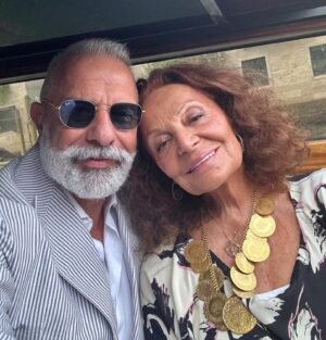 Diane van Fürstenberg Instagram - Magical Venetian  evening with friends who create magic… visit at Palazzo Vendramin Grimani with Sufi dance  to highlight Zarif design @zarifnyc by talented afghani embroiders and later @pomellato  dinner to magnificient Palazzo Ca d’Oro restored by @venetianheritage @fondazionealberodoro