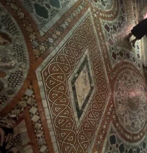 Diane van Fürstenberg Instagram - Magical Venetian  evening with friends who create magic… visit at Palazzo Vendramin Grimani with Sufi dance  to highlight Zarif design @zarifnyc by talented afghani embroiders and later @pomellato  dinner to magnificient Palazzo Ca d’Oro restored by @venetianheritage @fondazionealberodoro