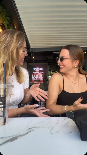 Dilara Kurtulmuş Instagram - Artık bu dili konuştuğumuz kız neşesi 🤝🏽😄😂😋💕🌸✨ #reklam