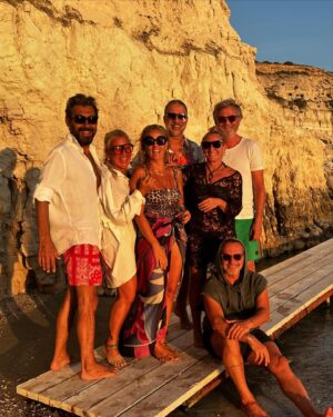 Doğa Rutkay Instagram - Enfes günlerin enfes insanları vardır♥️
#onuncuevlilikyildönümümüz 
@kerimcankamal 
@ovgehanogulturk 
@goz13 
@ceren13 
@esrainhouse 
@djfunkycmusic 
Ve Volkan💘 Ve Piri ve Ruti🙏🏼🧿