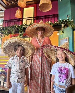 Doğa Rutkay Instagram - Bugün yavrularımla bi Meksika yapıp geldik😂
😬🌮🇲🇽🫶🏻💫