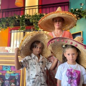 Doğa Rutkay Instagram - Bugün yavrularımla bi Meksika yapıp geldik😂
😬🌮🇲🇽🫶🏻💫