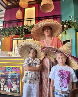 Doğa Rutkay Instagram - Bugün yavrularımla bi Meksika yapıp geldik😂
😬🌮🇲🇽🫶🏻💫
