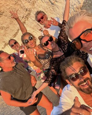 Doğa Rutkay Instagram - Enfes günlerin enfes insanları vardır♥️
#onuncuevlilikyildönümümüz 
@kerimcankamal 
@ovgehanogulturk 
@goz13 
@ceren13 
@esrainhouse 
@djfunkycmusic 
Ve Volkan💘 Ve Piri ve Ruti🙏🏼🧿