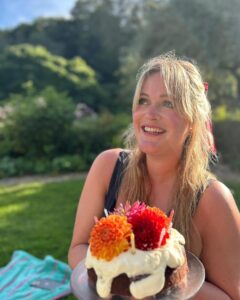Actress Dolly Alderton HD Photos and Wallpapers December 2024