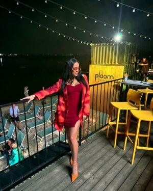 Dominika Mirgová Instagram - Vďaka @ploom.sk že ste ma vytiahli trošku na vzduch 😌🙏🏼 užila som si to! A tá módna prehliadka od @krnaclukaswork doviii 🔥

#PloomFashionShow #HeatedTobacco #BeUnique

👘 @unicistyle.sk