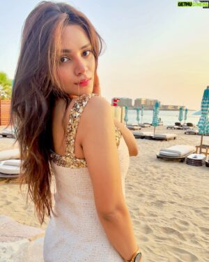 Drishti Thakur Instagram - Feeling golden under the palms⭐️🌴

#goldenhour #beautiful #vibe #glam