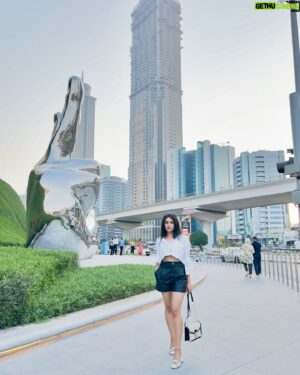 Drishti Thakur Instagram - City streets & just me🤍

#citywalk #onthego #casual