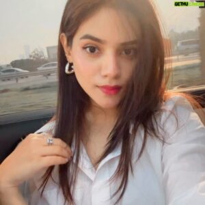 Drishti Thakur Instagram - City streets & just me🤍

#citywalk #onthego #casual