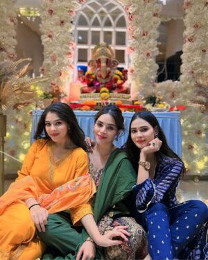 Drishti Thakur Instagram - Ganpati Bappa Morya! ♥️♥️ #swipe 

@myshka_fashion 

#blessed #grateful #mains #mypeople #friendsforever ♾️ #ganpati_bappa_morya