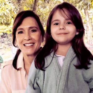 Duda Batista Instagram - Quinta é dia de #Tbt e vamos direto para 2019! Em #ADonaDoPedaço, de @walcyrcarrasco, Natalia do Vale era Beatriz, mãe de Vivi. 

Na primeira fase, Vivi é interpretada por @dudabatistaoficial, que gentilmente nos cedeu algumas fotos dela com Natália 💛 Não são lindas? 

Obrigada, Duda, e muito sucesso na sua carreira! Conte conosco ✨

#nataliadovale #nataliadovalle #nathaliadovale #nathaliadovalle #novela #globo #walcyrcarrasco