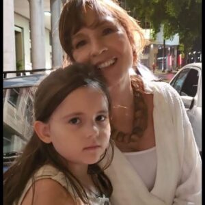 Duda Batista Instagram - Quinta é dia de #Tbt e vamos direto para 2019! Em #ADonaDoPedaço, de @walcyrcarrasco, Natalia do Vale era Beatriz, mãe de Vivi. 

Na primeira fase, Vivi é interpretada por @dudabatistaoficial, que gentilmente nos cedeu algumas fotos dela com Natália 💛 Não são lindas? 

Obrigada, Duda, e muito sucesso na sua carreira! Conte conosco ✨

#nataliadovale #nataliadovalle #nathaliadovale #nathaliadovalle #novela #globo #walcyrcarrasco