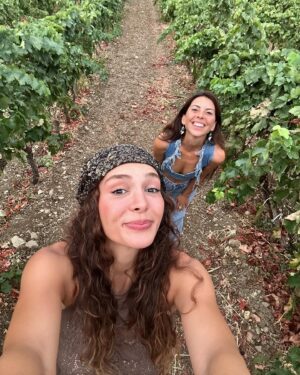 Ebru Şahin Instagram - Bir sürü şey yazarım ama anlatamam 🌻
#vineyard