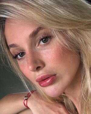 Ecenaz Üçer Instagram - Müthiş sağlıklı detoks hafta sonuna pide şoku dump🥹🫶🏻