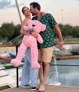 Eda Özerkan Instagram - a little pink bear…🧸🪄

Sonsuz olasılıklarım neler ve benim için neler mümkün?🍀

@timuracar ❤️🧿