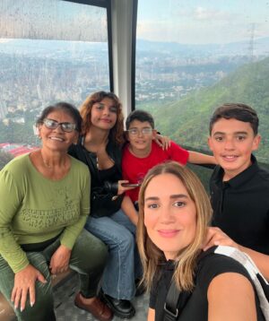 Eileen Abad Instagram - Un bye agosto entre agua, truenos ⚡️ y neblina en las alturas 🤪Y welcome septiembre extremo en la montaña, full sol ☀️, tierra y un diluvio universal ⛈️con las sonrisas que iluminan mi vida. 😍

Super Yeya 4x4 de aventura, más feliz con sus nietos. 
Mi Christ y sus primos& hermanos de lo   happiness 😁y yo tratando de bajarle a la velocidad del tiempo para ver si crecen un poquito más lento 🥹. De por sí el tiempo cada vez pasa más rápido y estos niñitos pareciera que le llevan la delantera al indetenible tiempo y cada vez se va alejando la temporada de kids para darle paso a la pre adolescencia.🥴😩😬

Bienvenido septiembre bipolar con la 💫Fe mas luminosa 🕯️que lo contrario.