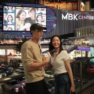 Eisaya Hosuwan Instagram - ได้มาดูโปรเจคตอนกลางคืนแล้ว สวยมากเลยยยย ขอบคุณนะคะ และขอบคุณทุกอย่างที่ทำให้พวกเราได้มาเจอกัน รักนะคาร์บบบ🐝🧸🍞💕