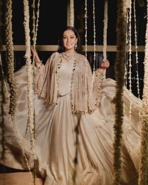 Eka Lakhani Instagram - Ofcourse I had a second change! 
I wanted something I could let my hair down and dance the night away in.. and this was literally just that!

Wearing @arpitamehtaofficial 
Jewellery @kishandasjewellery 
Make Up Team @makeupbylekha 
Hair Team @bbhiral 
Style Team @styledbyradhikadhanuka @team___e 

Photographed by @thehouseontheclouds

Venue @bastianmumbai 
Event Planning and Management @gharanaabychandagupta
Decor, Design and Styling @thea3project @ambitrix
Florals @blacktulipflowers_india

Thank you @entouragetalents @renukasannake