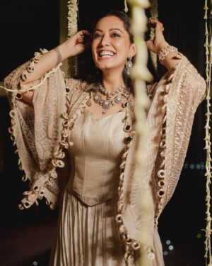 Eka Lakhani Instagram - Ofcourse I had a second change! 
I wanted something I could let my hair down and dance the night away in.. and this was literally just that!

Wearing @arpitamehtaofficial 
Jewellery @kishandasjewellery 
Make Up Team @makeupbylekha 
Hair Team @bbhiral 
Style Team @styledbyradhikadhanuka @team___e 

Photographed by @thehouseontheclouds

Venue @bastianmumbai 
Event Planning and Management @gharanaabychandagupta
Decor, Design and Styling @thea3project @ambitrix
Florals @blacktulipflowers_india

Thank you @entouragetalents @renukasannake