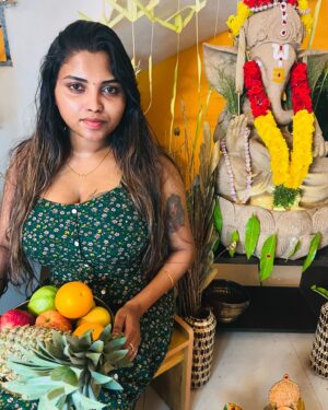 Elakkiya Instagram - அனைவருக்கும் விநாயகர் சதுர்த்தி  நல்வாழ்த்துக்கள் 🙏❤️

#elakkiya#ganeshfestival#home#positivevibes
