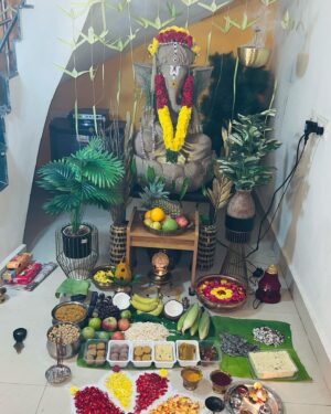 Elakkiya Instagram - அனைவருக்கும் விநாயகர் சதுர்த்தி  நல்வாழ்த்துக்கள் 🙏❤️

#elakkiya#ganeshfestival#home#positivevibes