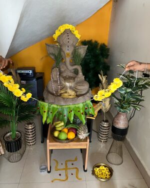 Elakkiya Instagram - அனைவருக்கும் விநாயகர் சதுர்த்தி  நல்வாழ்த்துக்கள் 🙏❤️

#elakkiya#ganeshfestival#home#positivevibes